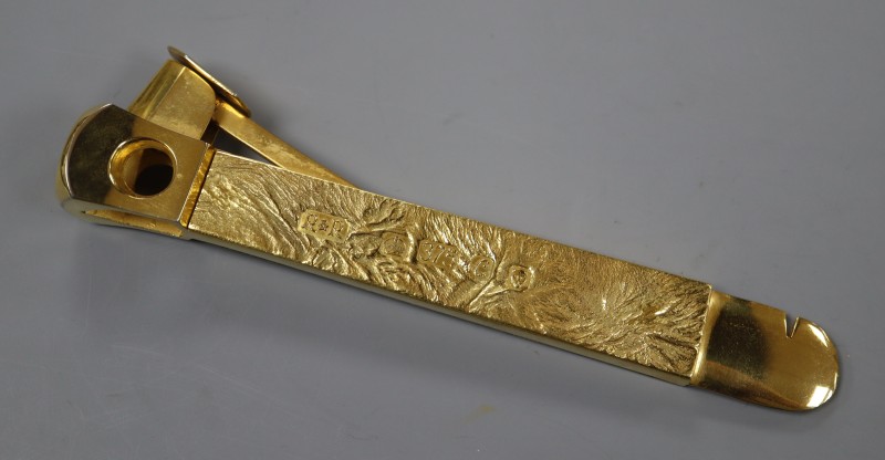 A modern 9ct gold mounted gilt metal cigar cutter, hallmarked for London, 1977, 14.4cm.